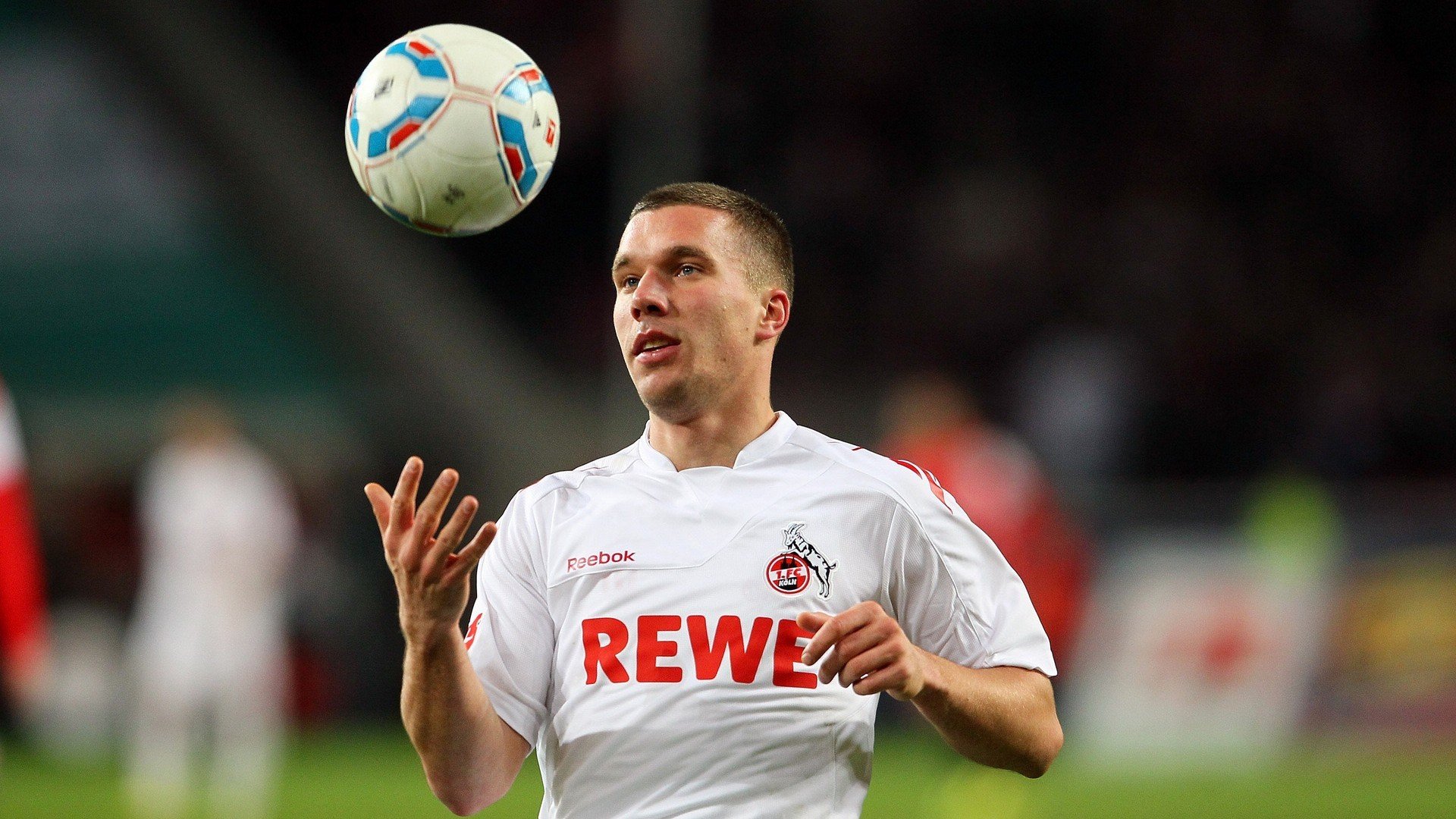 “德甲豪强轮番上演精彩进球，比赛激动人心”，德甲进球集锦