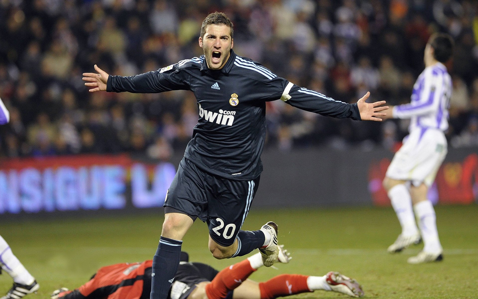 “英超激战正酣，争冠大战进入白热化阶段”，英超bha